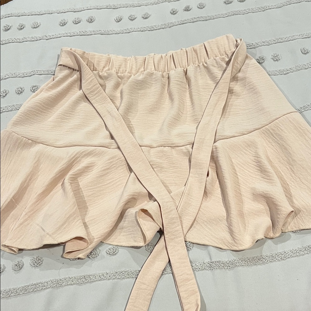 Elegant Women's Cream Skorts
